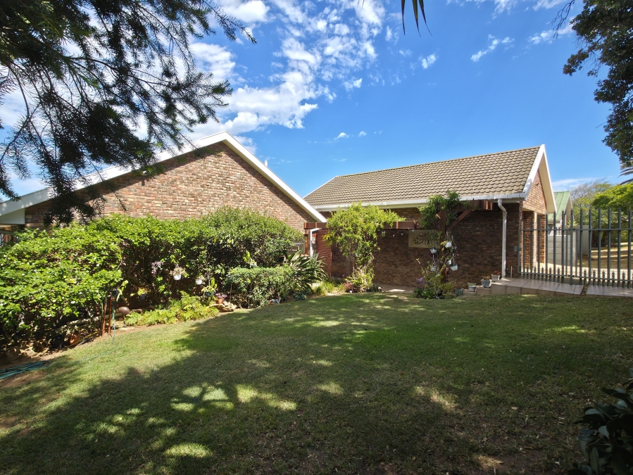 6 Bedroom Property for Sale in Jeffreys Bay Central Eastern Cape